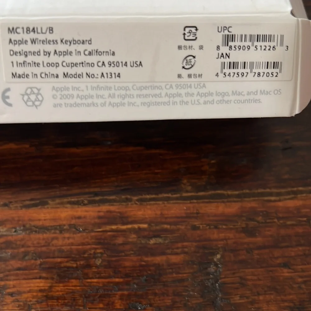 Version one of the Apple Wireless Keyboard. Never Used.